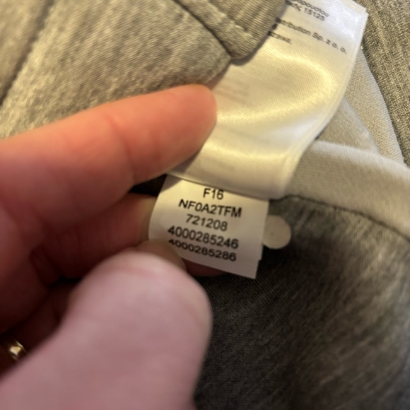 The North Face Womens Hybrination Thermal 3D Faux Fur Vest Gray SMALL - Picture 8 of 11